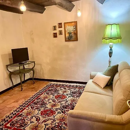 La Gialla Di Via Silvano 12 * Monforte dʼAlba