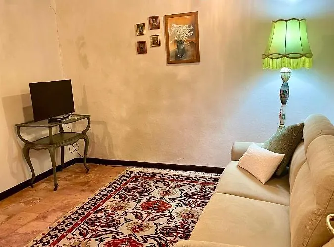 La Gialla Di Via Silvano 12 * Monforte dʼAlba